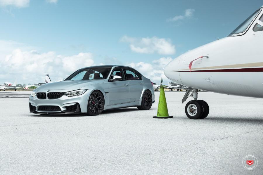  BMW M3 Sedan on Vossen Wheels (S17-01) 2018 года  (фото 17 из 33)
